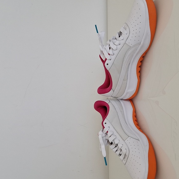 Women Puma Sneakers - Picture 6 of 7